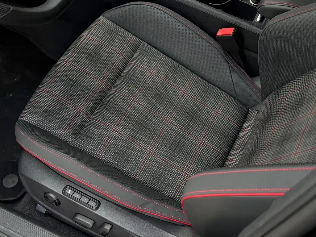 Volkswagen Golf GTI 2024 из CN, фото 8