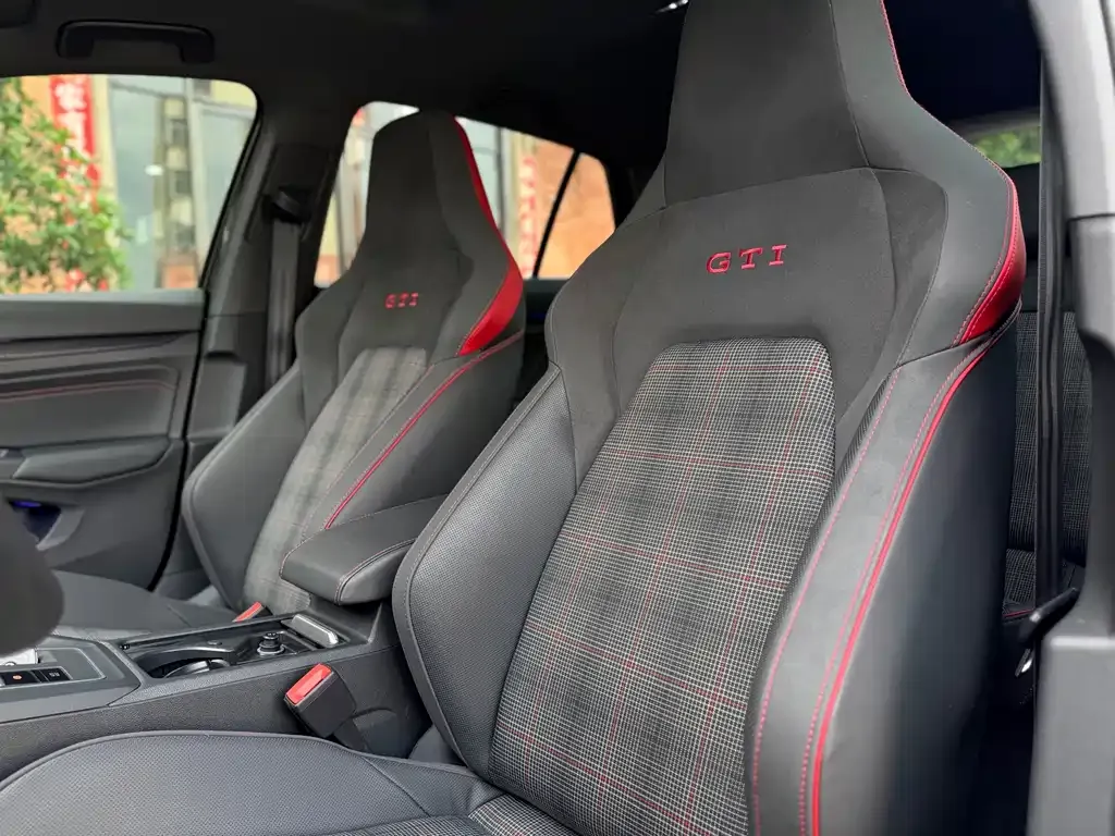 Volkswagen Golf GTI 2024 из CN, фото 10