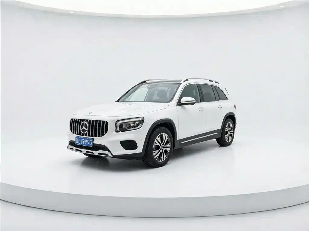 Mercedes-Benz GLB — фото 1