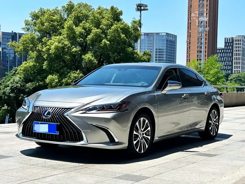 Lexus ES — фото 1