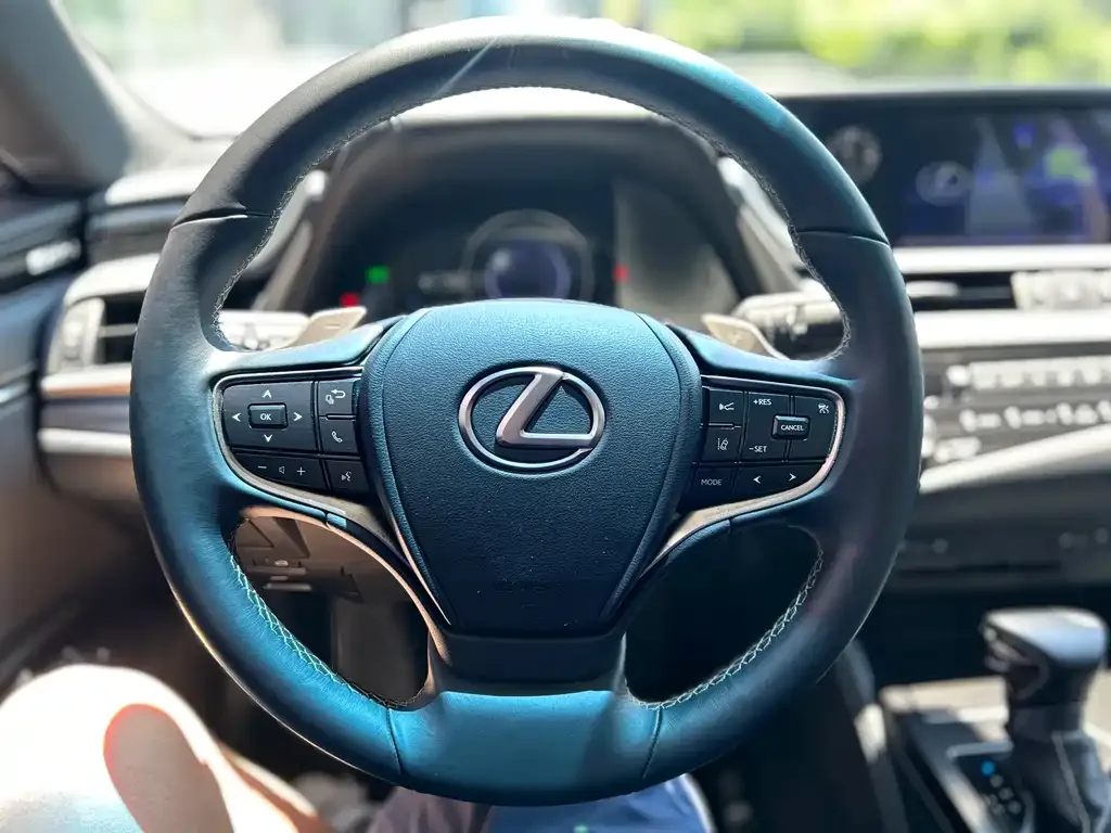 Lexus ES — фото 2