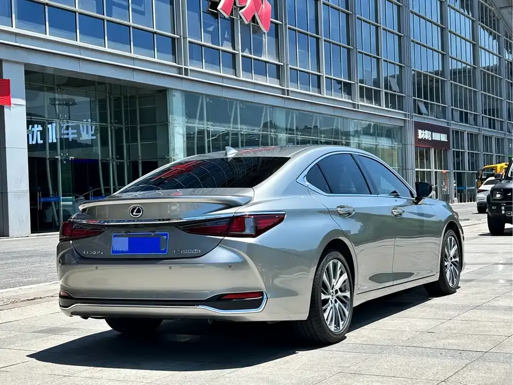 Lexus ES — фото 8