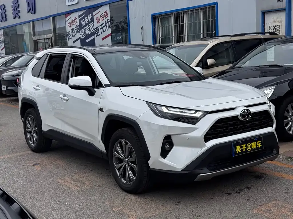 Toyota RAV4 — фото 8