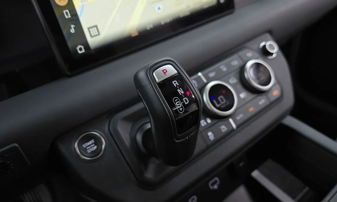 Land Rover Defender 2024 из KR, фото 2