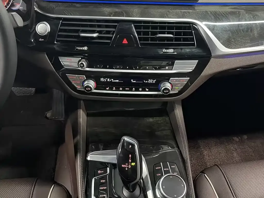 BMW 5 Series — фото 10