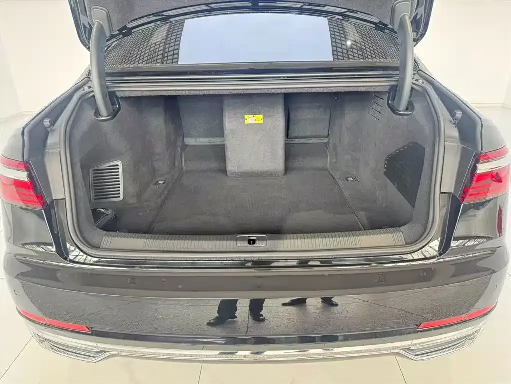 Audi A8 — фото 7