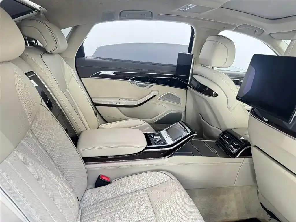 Audi A8 — фото 9