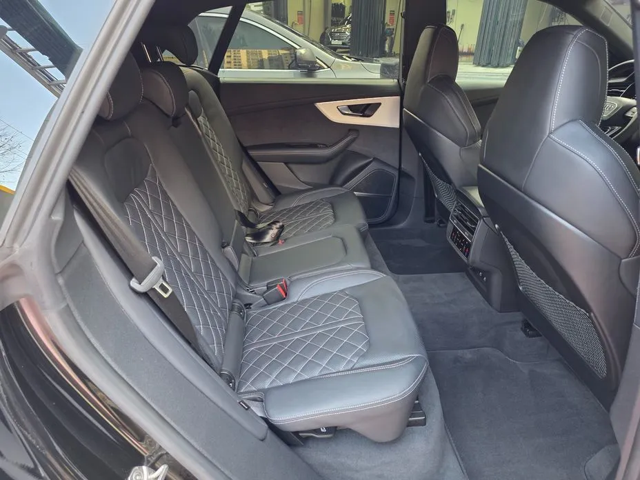 Audi Q8 2023 из KR, фото 7