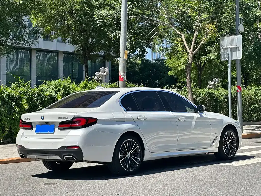 BMW 5 Series — фото 10