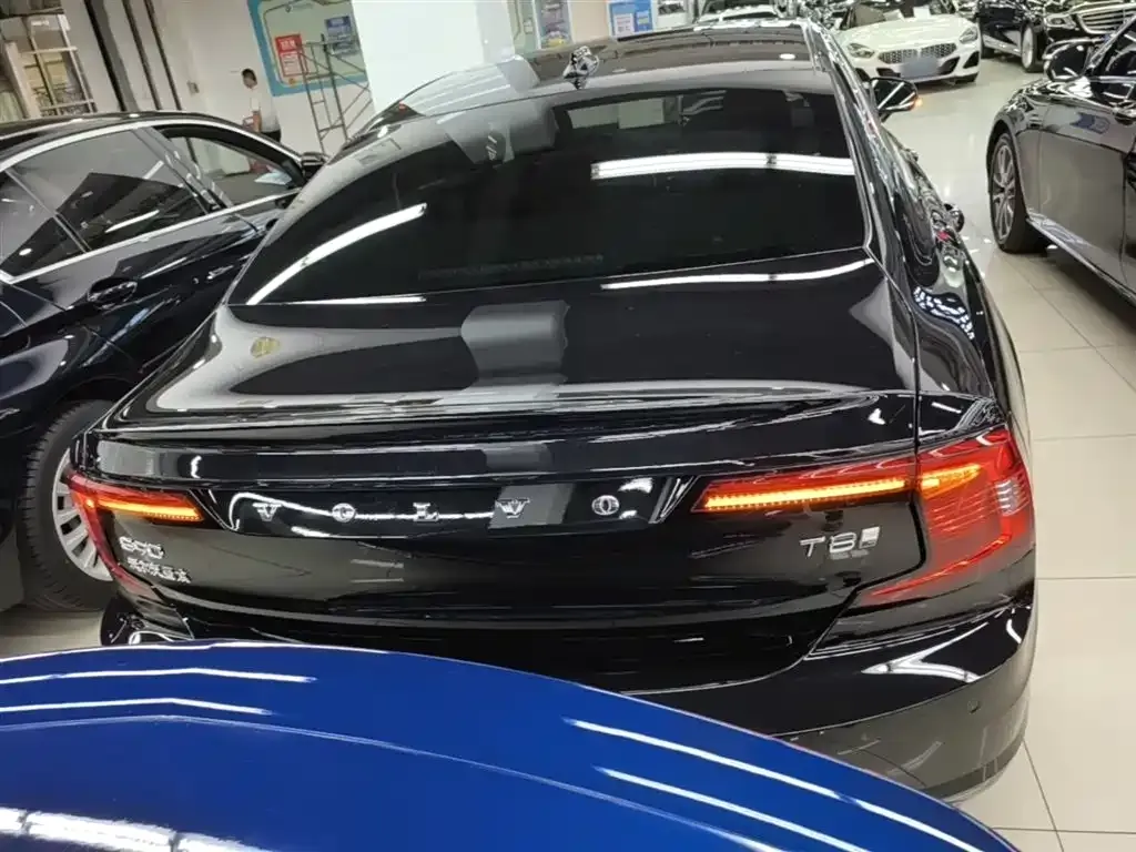 Volvo S90 PHEV 2024 из CN, фото 8