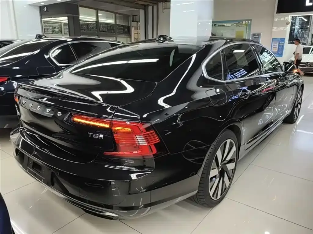 Volvo S90 PHEV 2024 из CN, фото 2