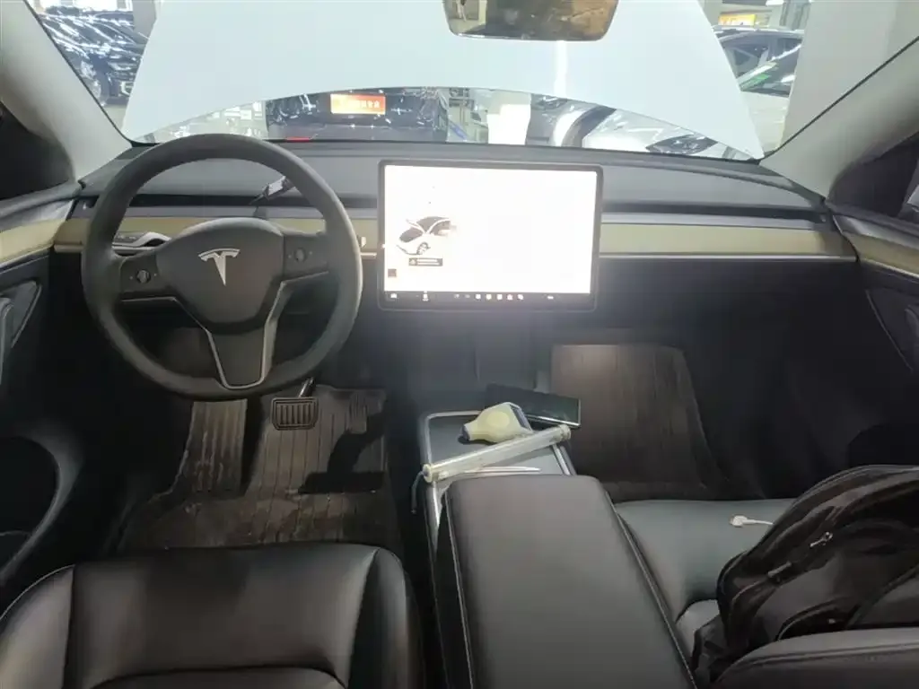 Tesla Model Y — фото 4