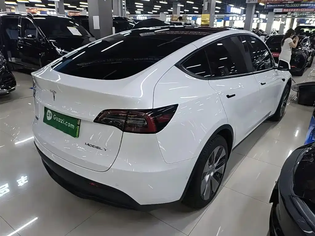 Tesla Model Y — фото 3