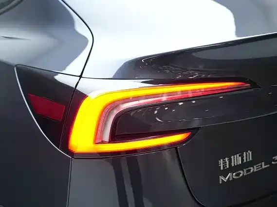 Tesla Model 3 — фото 9