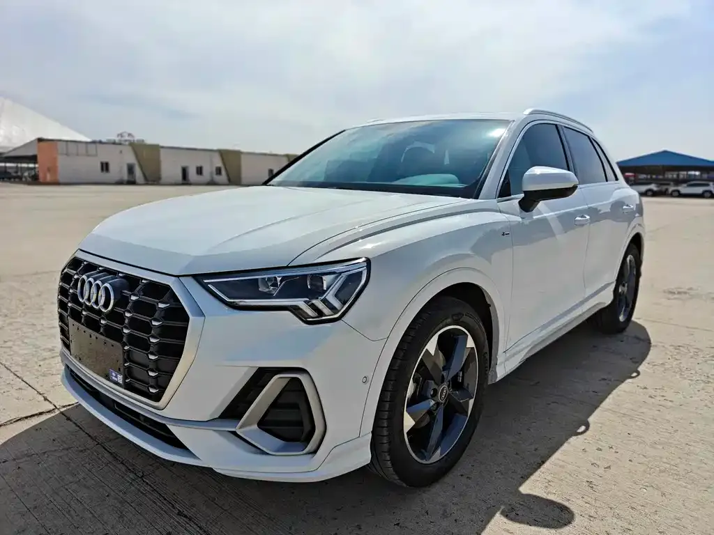 Audi Q3 — фото 1