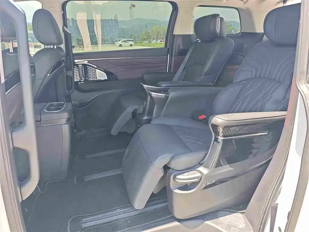 GAC Motor Trumpchi M8 — фото 10