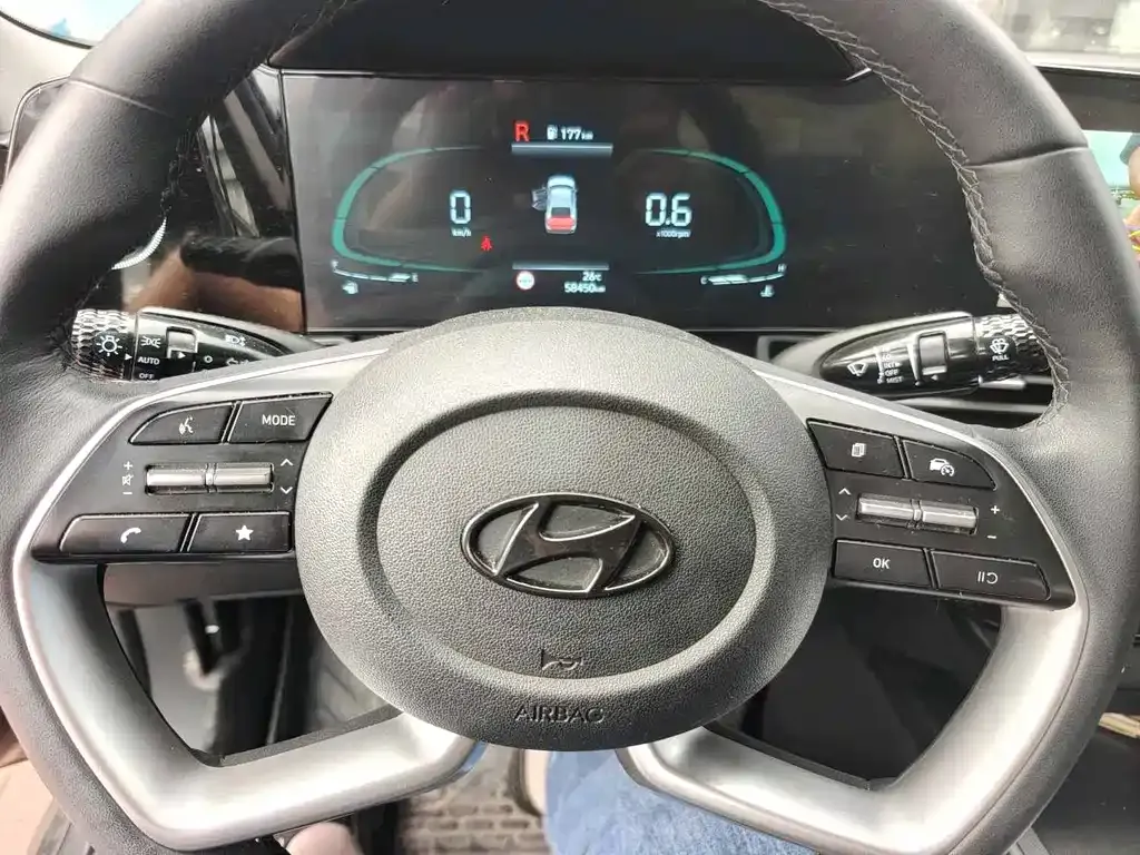 Hyundai Elantra — фото 7