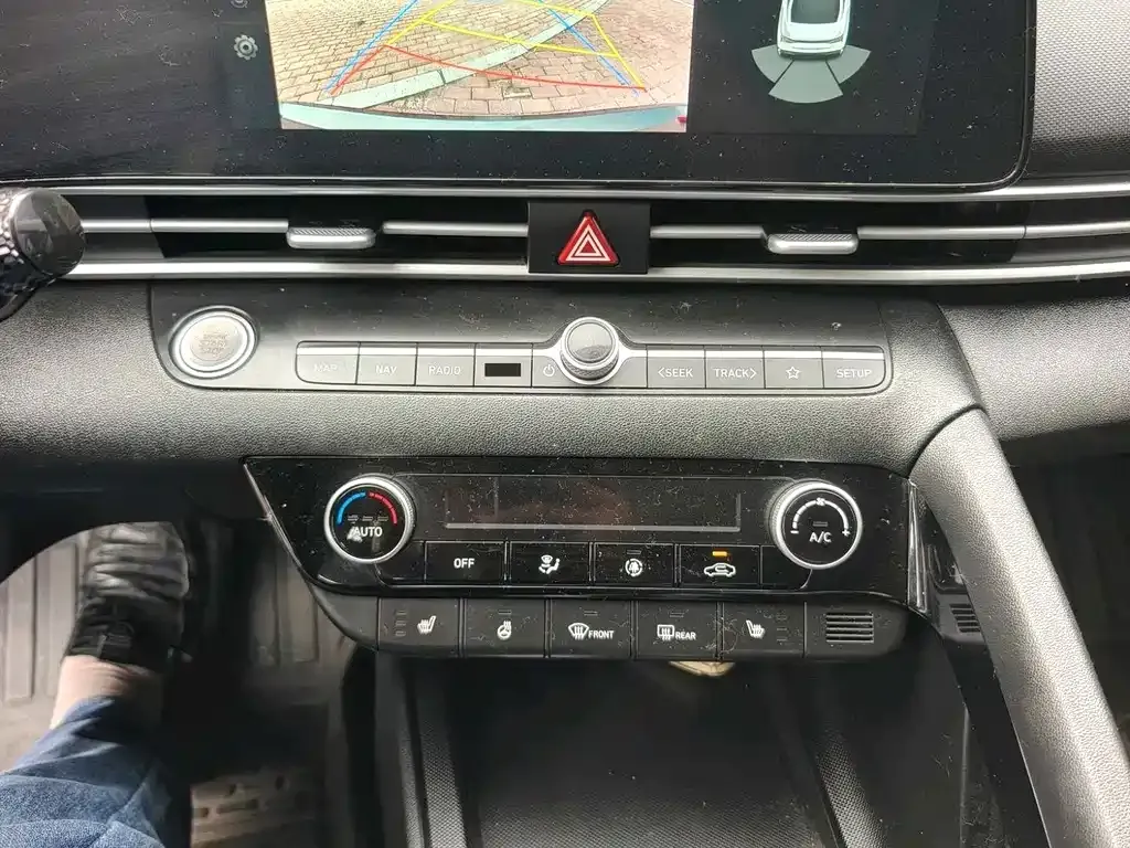 Hyundai Elantra — фото 2
