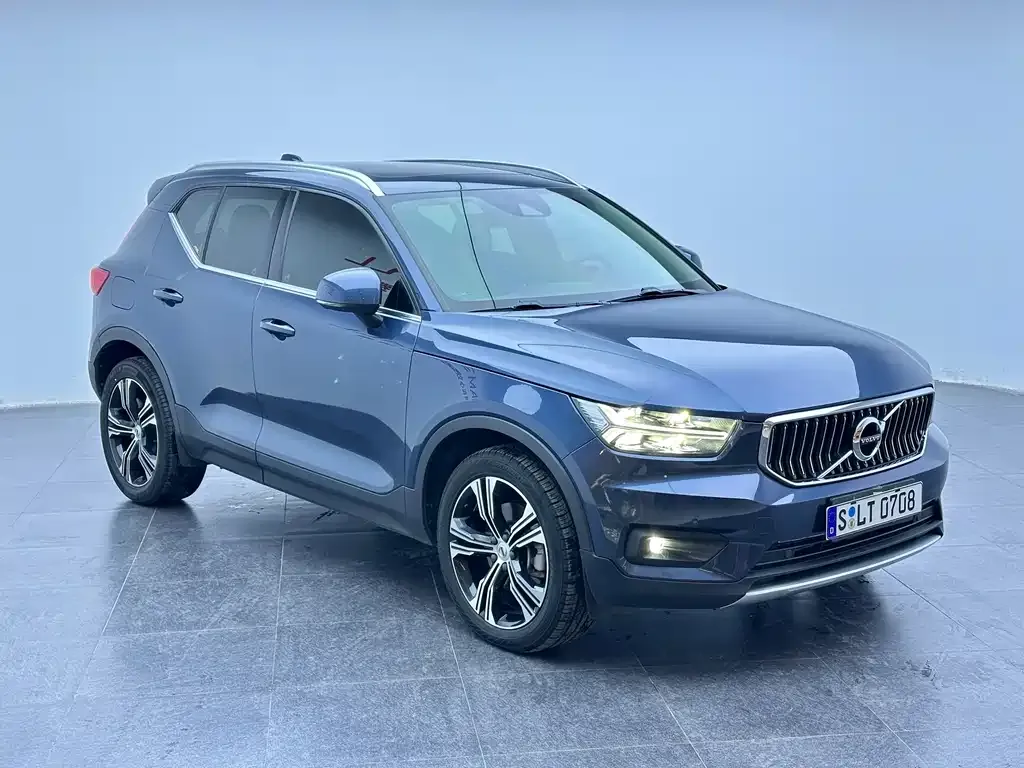 Volvo XC40 — фото 8