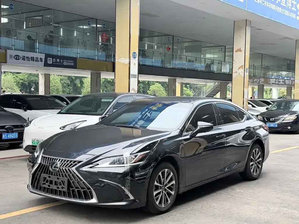 Lexus ES — фото 1