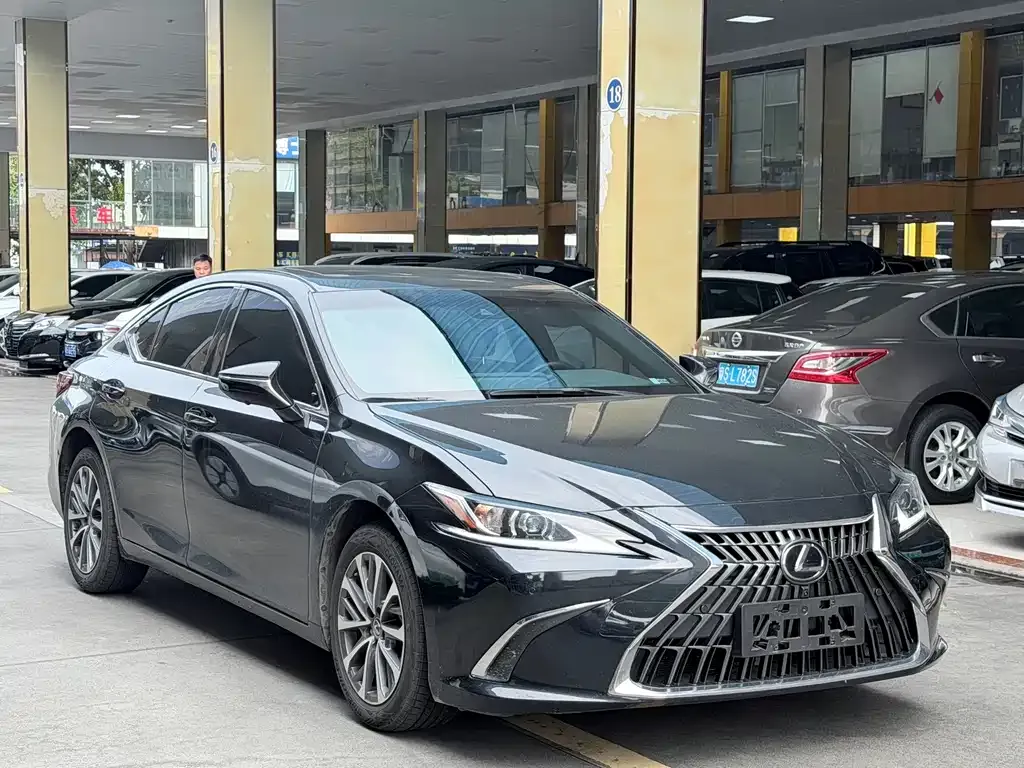 Lexus ES — фото 5