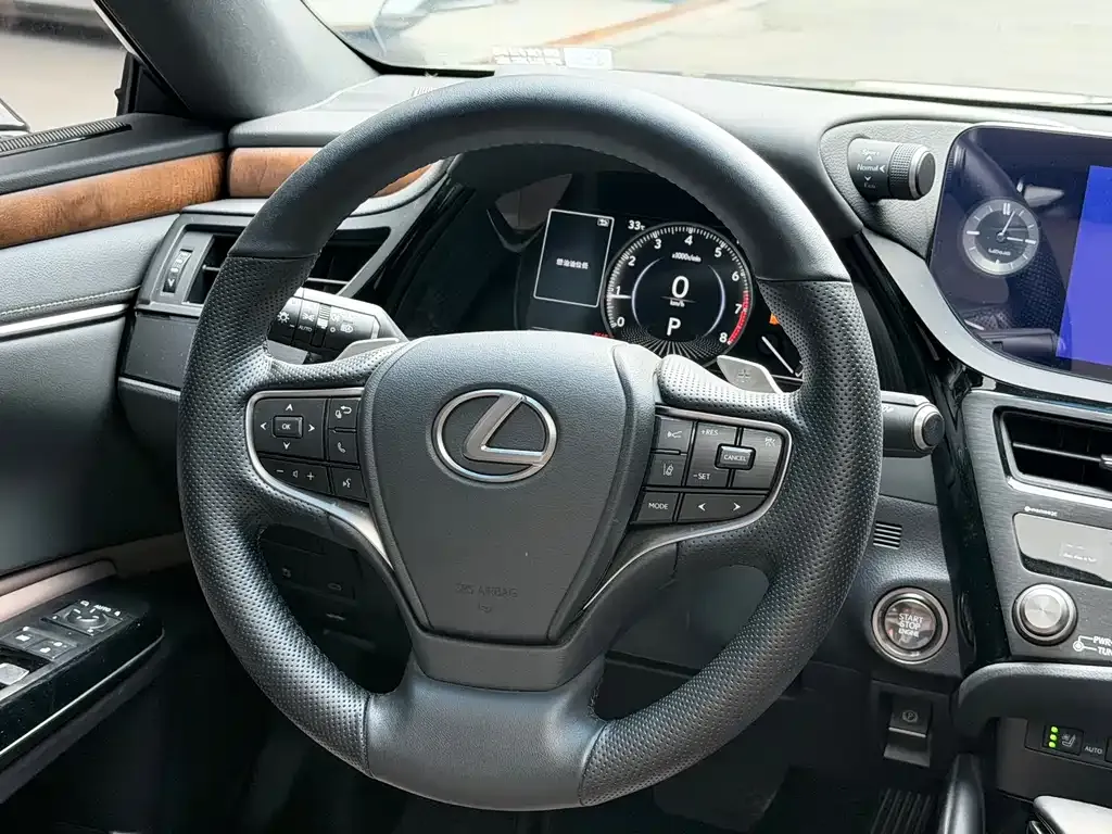 Lexus ES — фото 10