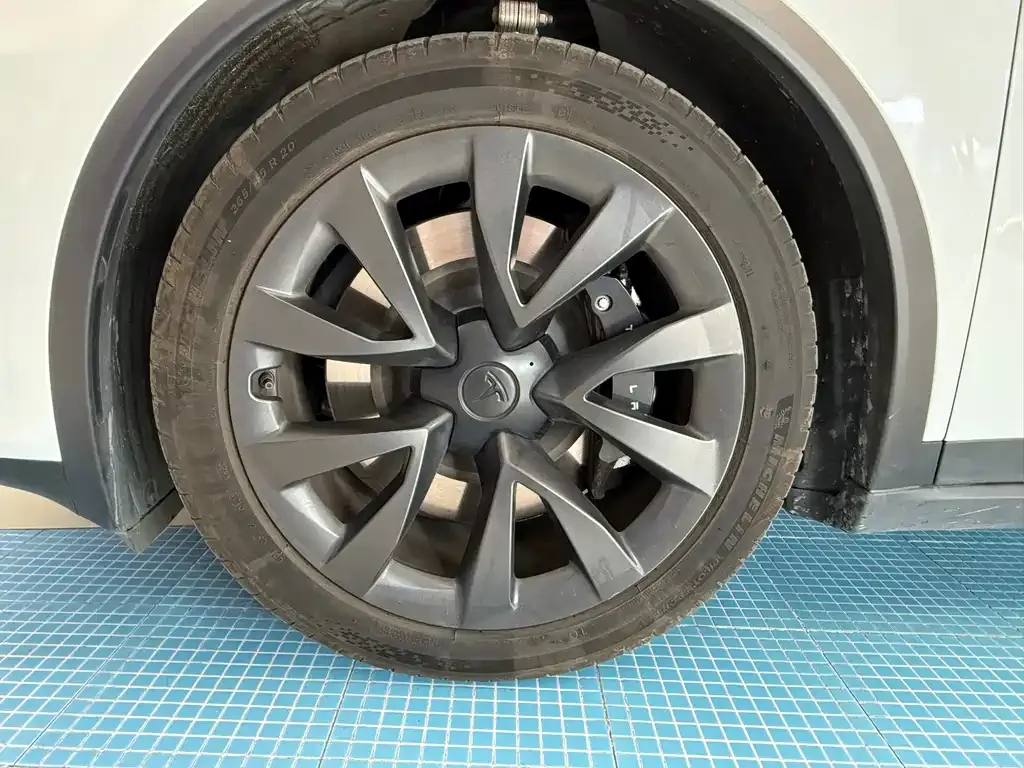 Tesla Model X — фото 3
