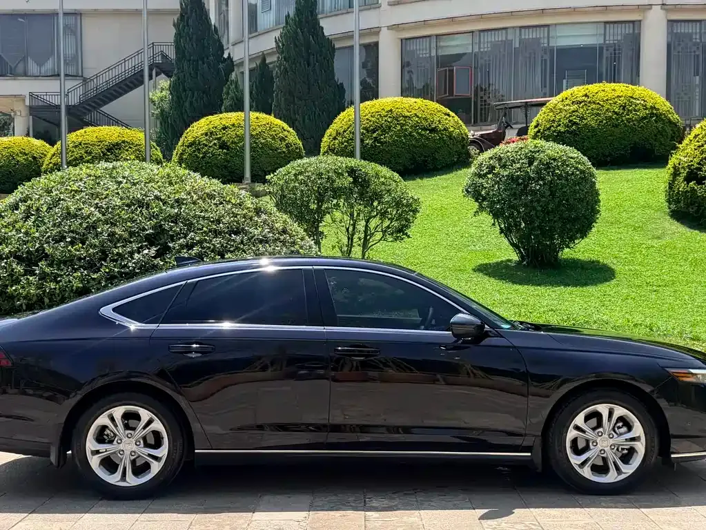 Honda Accord — фото 7