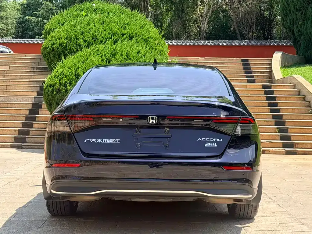 Honda Accord — фото 8