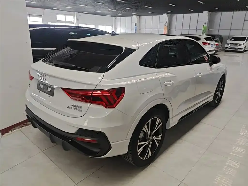 Audi Q3 Sportback — фото 9