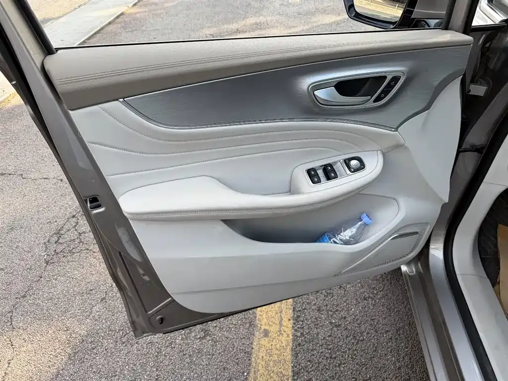 Roewe iMAX8 New Energy 2025 из CN, фото 5