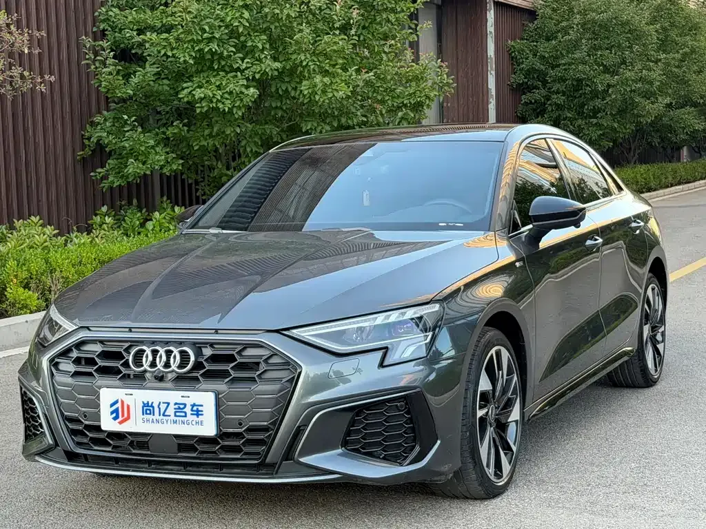 Audi A3 — фото 1