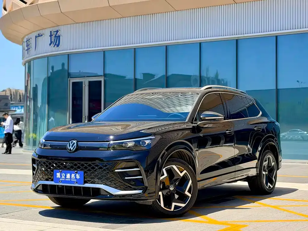 Volkswagen Tiguan L — фото 1