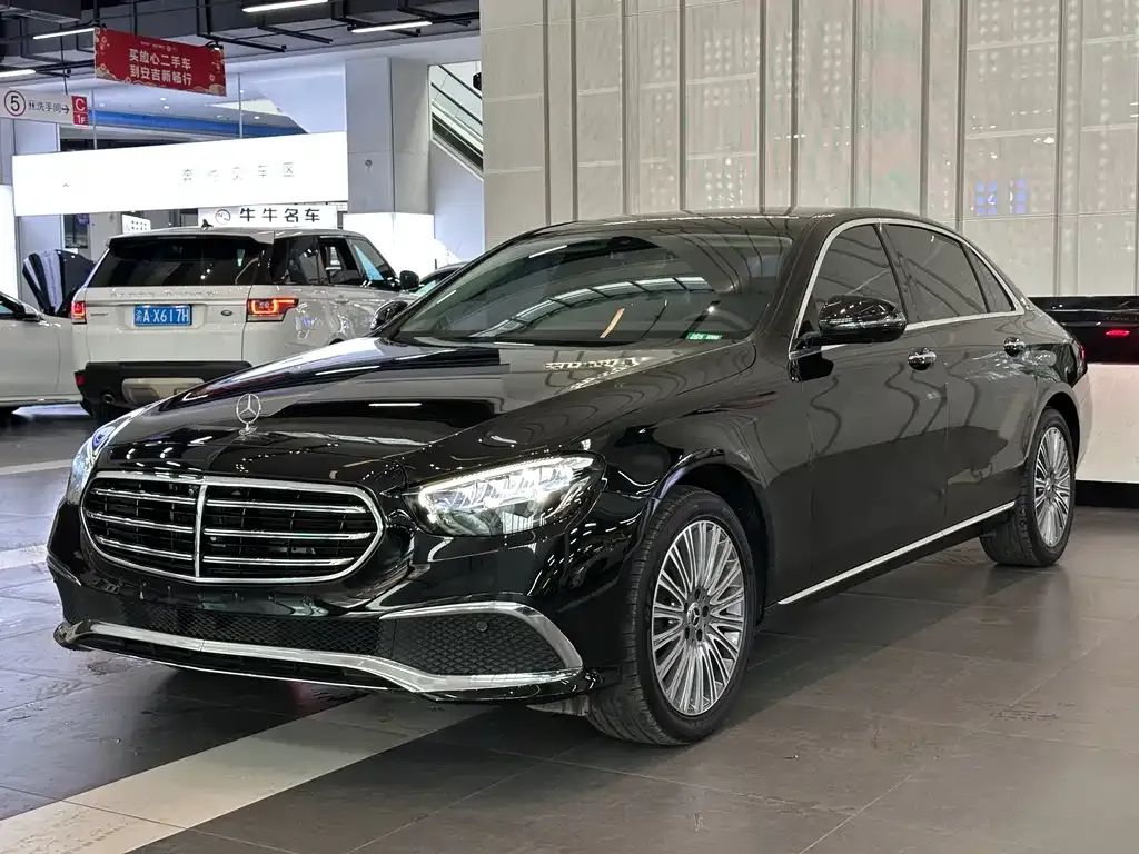 Mercedes-Benz E-Class — фото 1