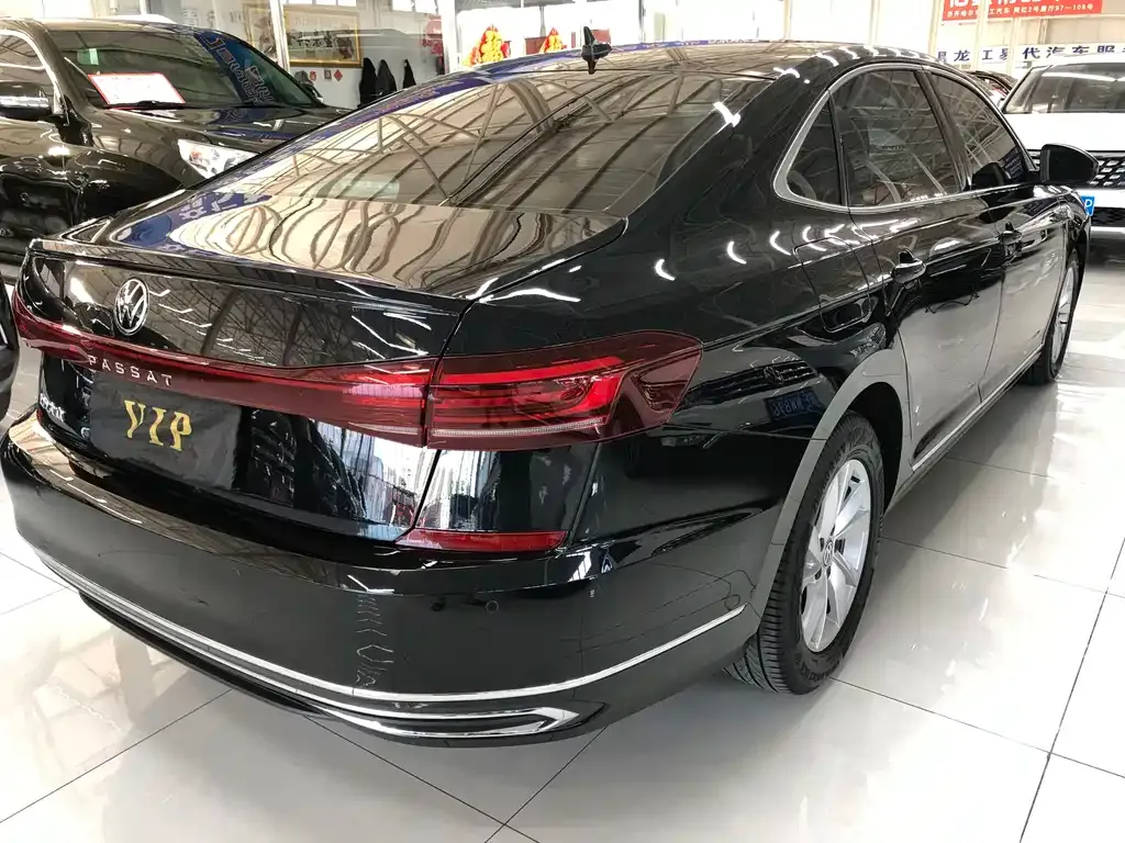 Volkswagen Passat — фото 8