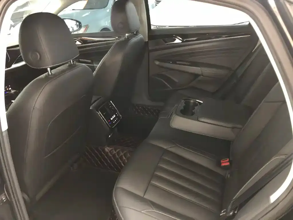 Volkswagen Passat — фото 2