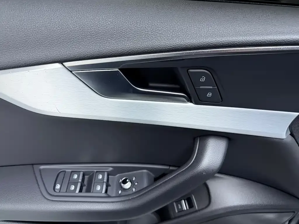 Audi A4L 2022 из CN, фото 6