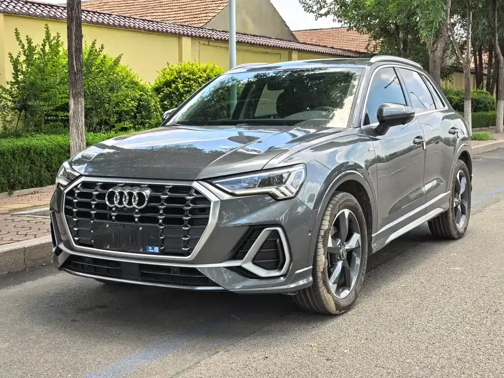 Audi Q3 — фото 1