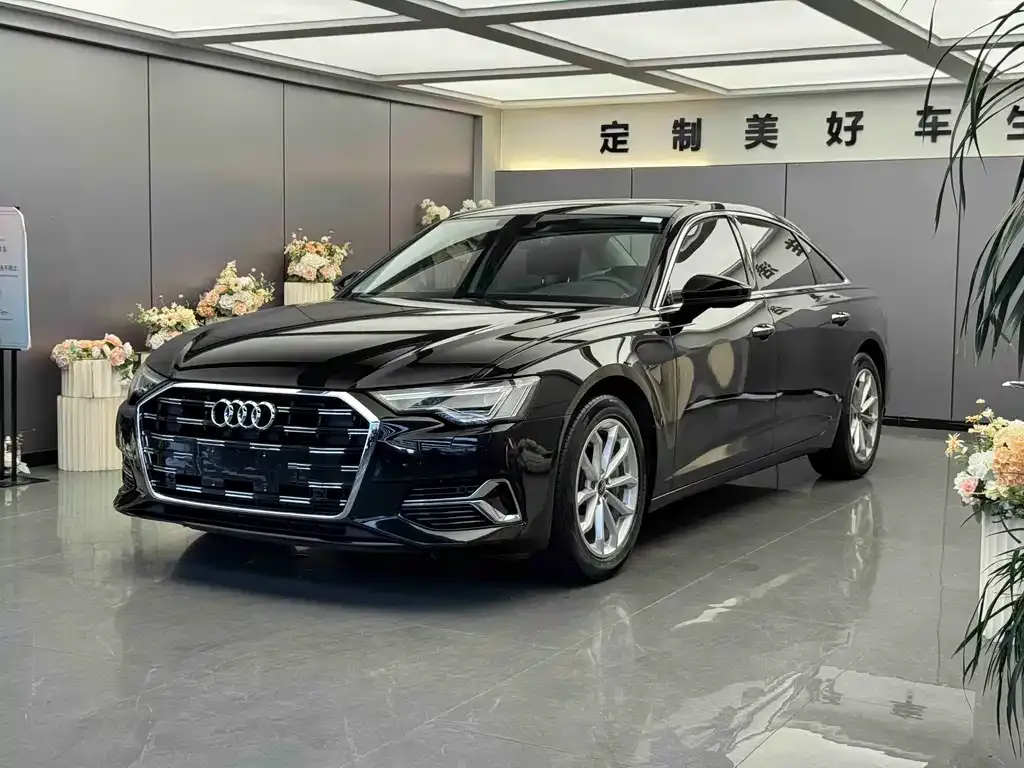 Audi A6L — фото 1