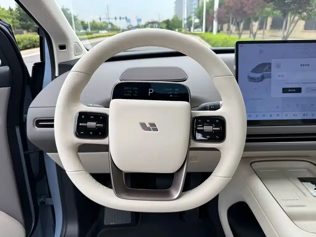 Li Auto i8 — фото 10
