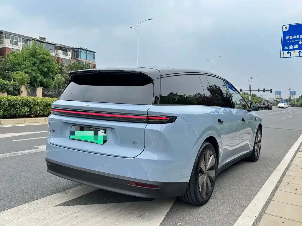 Li Auto i8 — фото 4