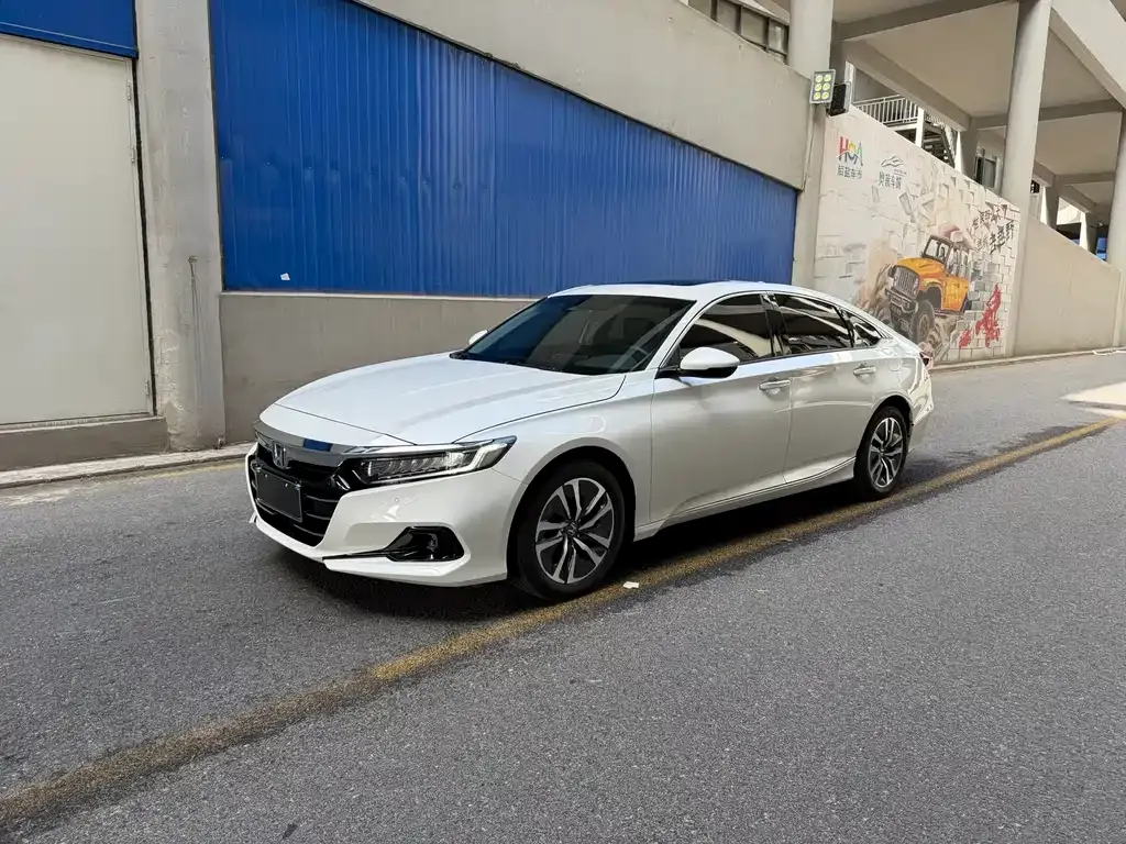 Honda Accord — фото 1