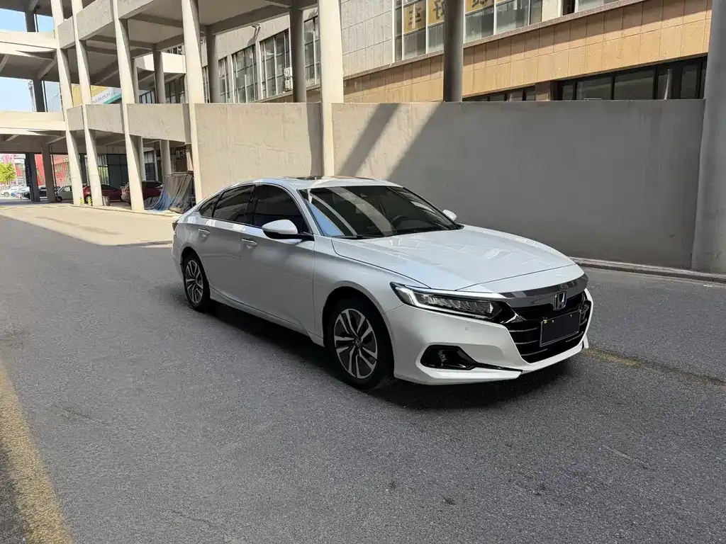 Honda Accord — фото 9