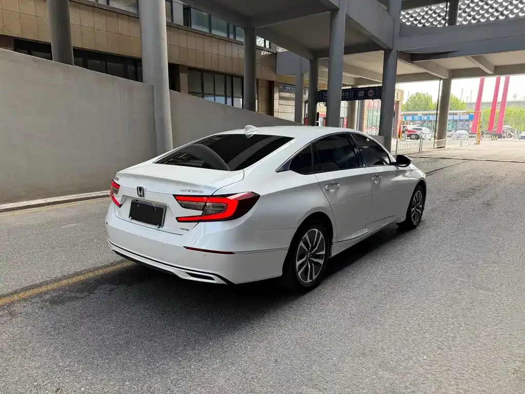 Honda Accord — фото 8