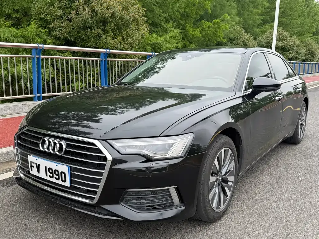 Audi A6L — фото 1