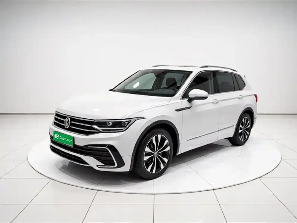 Volkswagen Tiguan L — фото 1