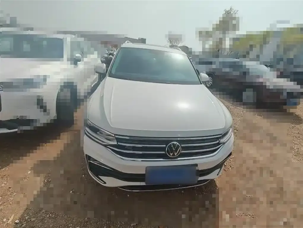 Volkswagen Tiguan L — фото 6