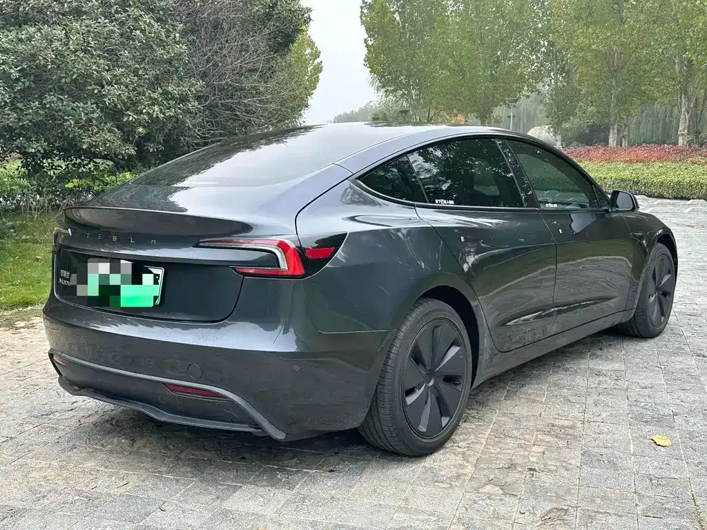 Tesla Model 3 — фото 7