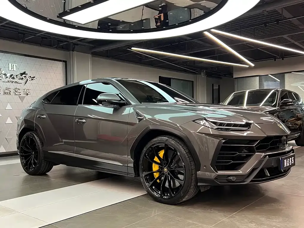 Lamborghini Urus — фото 1