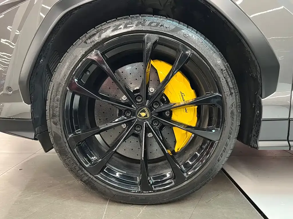 Lamborghini Urus — фото 9